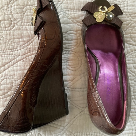 Coach brown patent leather wedge pumps - Picture 4 of 5